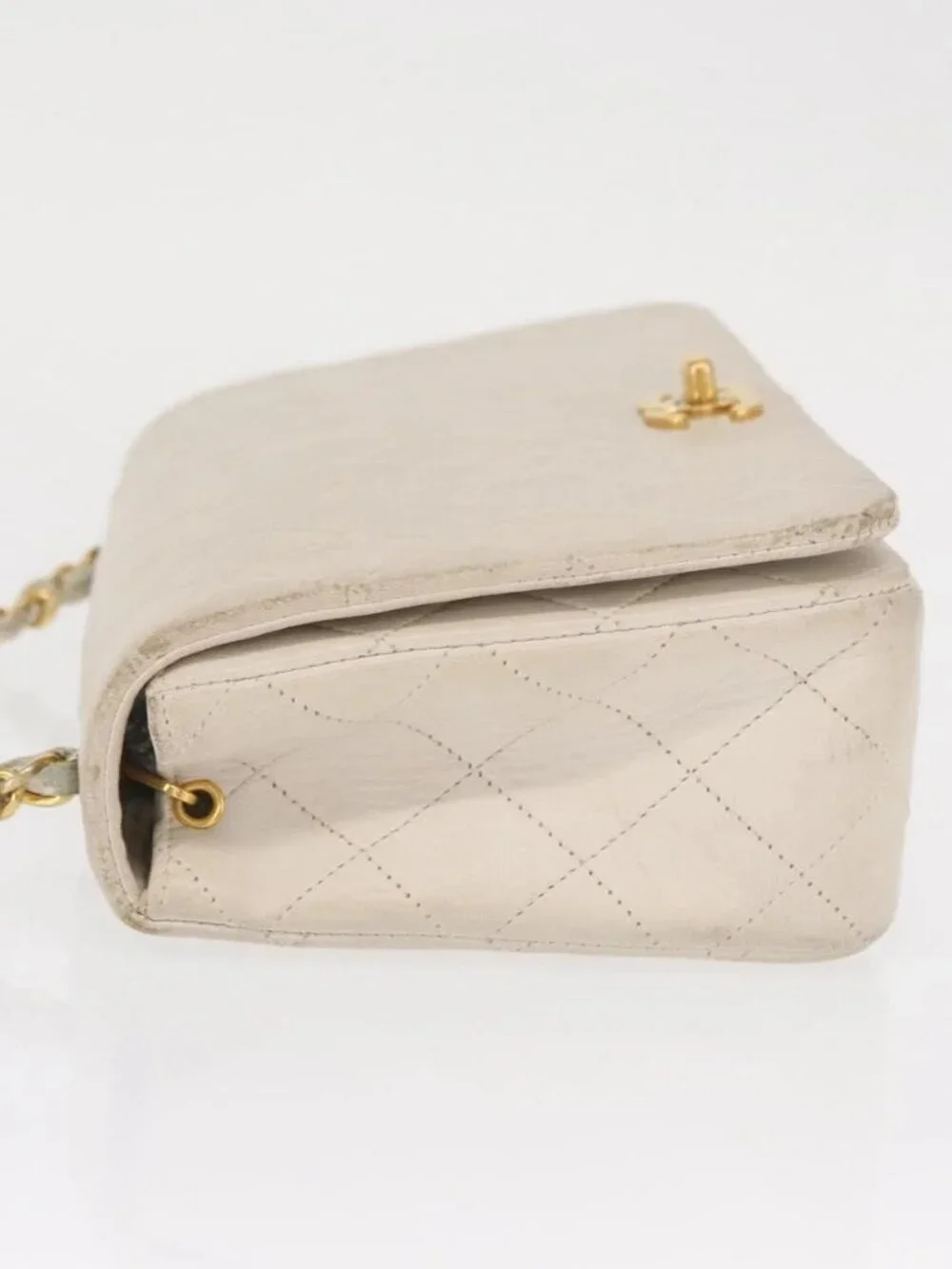 CHANEL Matelasse Turn Lock Chain Bag Lamb Skin White Gold CC Auth am10500